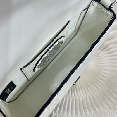 フェンディバッグ角部分ディテール